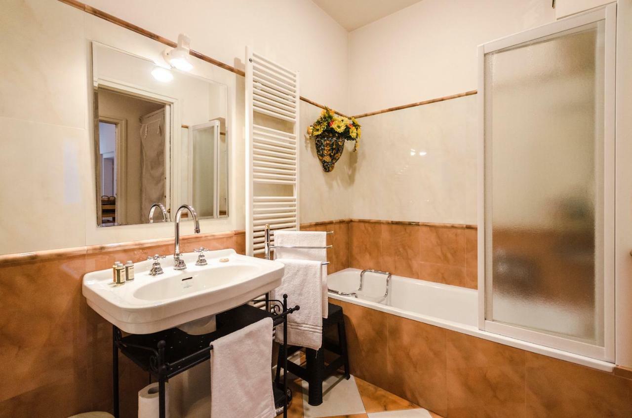 Lupari Apartment, Palazzo Storico Sotto Le Due Torri Boloňa Exteriér fotografie