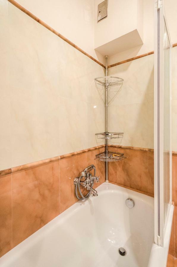 Lupari Apartment, Palazzo Storico Sotto Le Due Torri Boloňa Exteriér fotografie